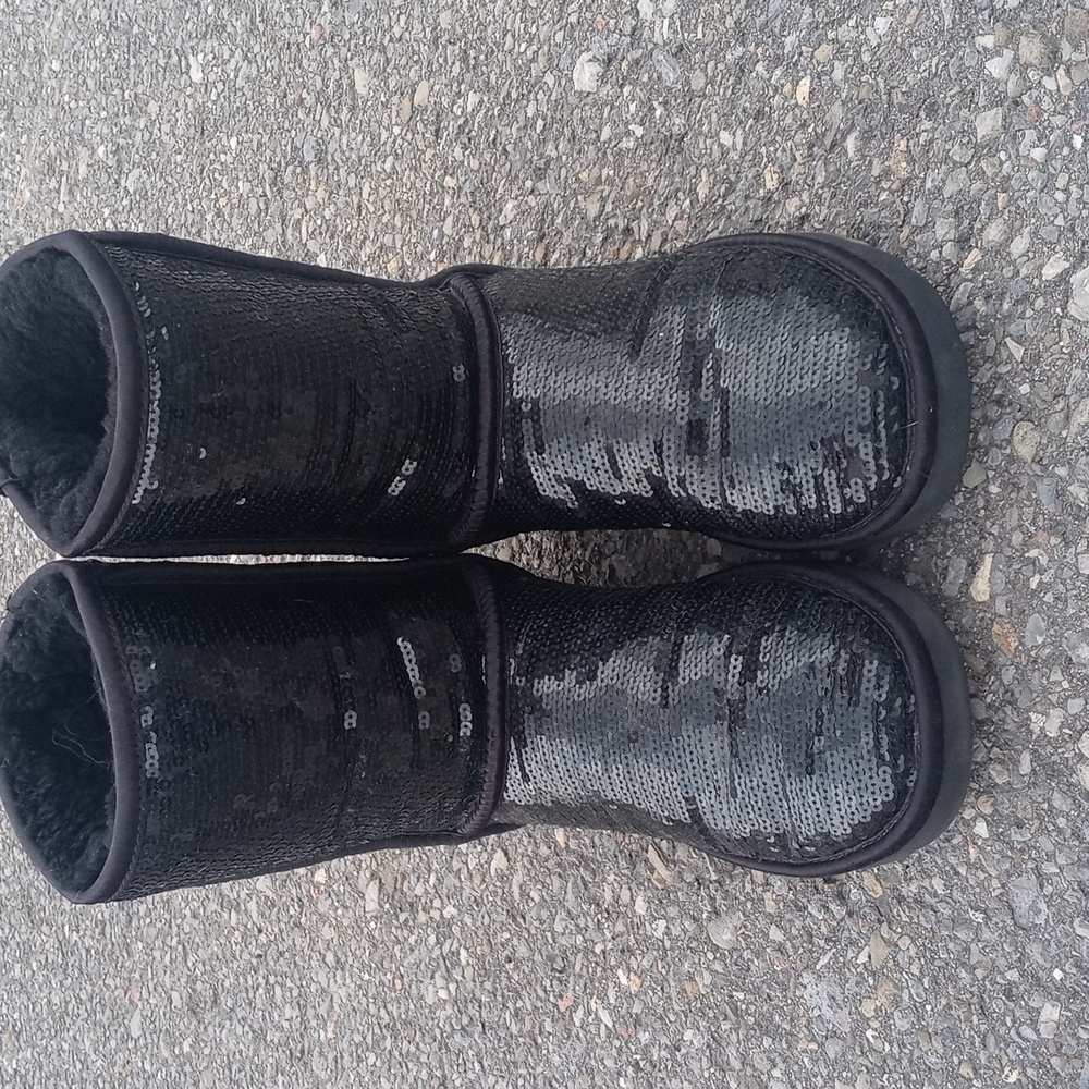 UGG Women's Black Boots S/N 3161 Size 7